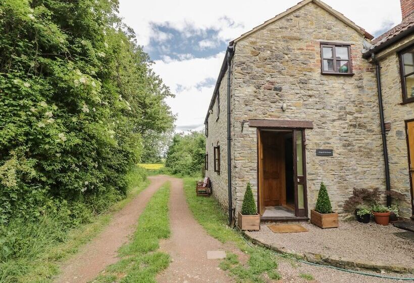 Cottage On The Common