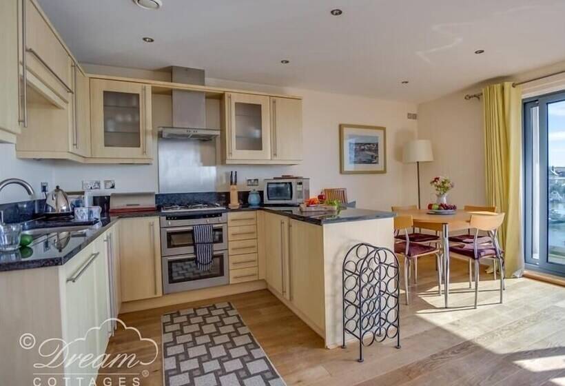 Harbour View Apartment