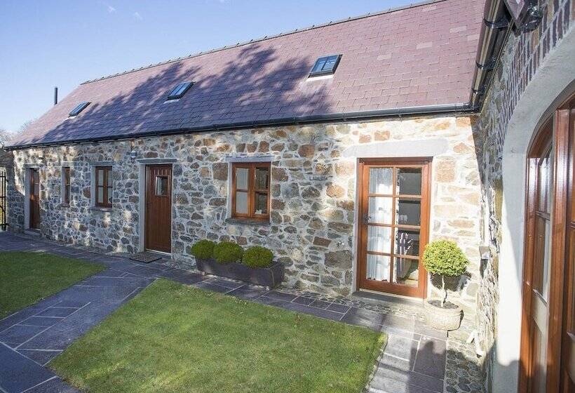 Hen Stabl Llandwrog