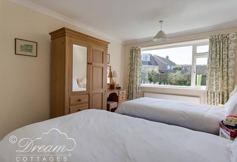 Hillview Bungalow
