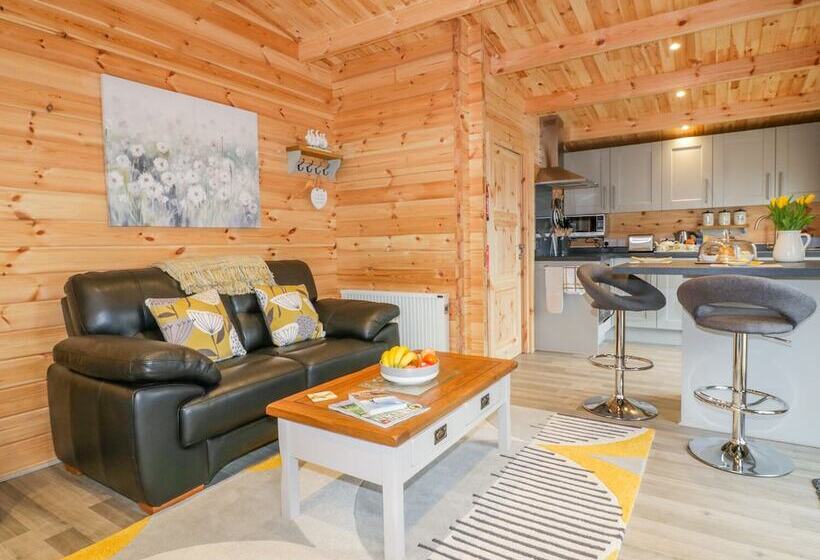 Little Orchard Lodge