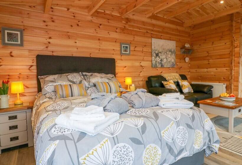 Little Orchard Lodge