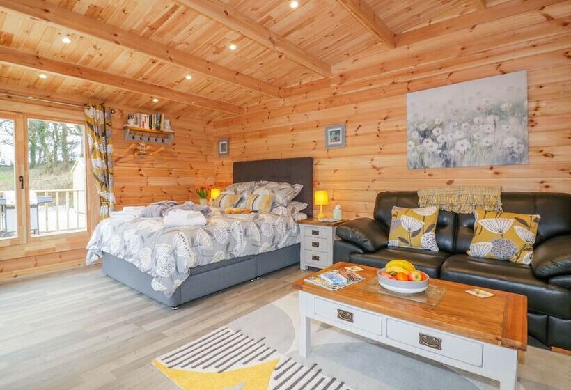 Little Orchard Lodge