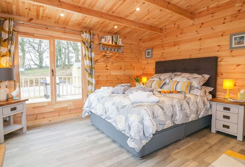 Little Orchard Lodge