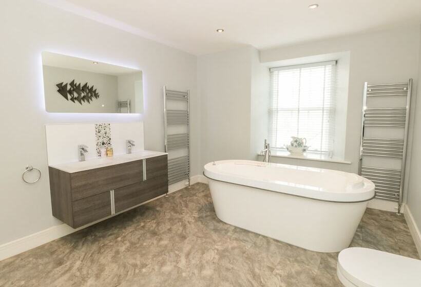 Lower Norton Farmhouse