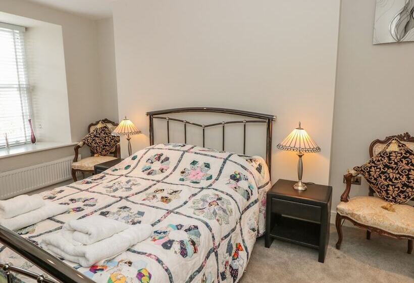 Lower Norton Farmhouse