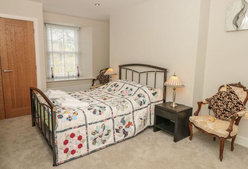 Lower Norton Farmhouse