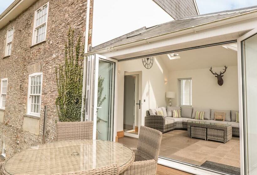 Lower Norton Farmhouse