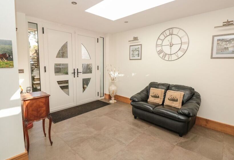 Lower Norton Farmhouse