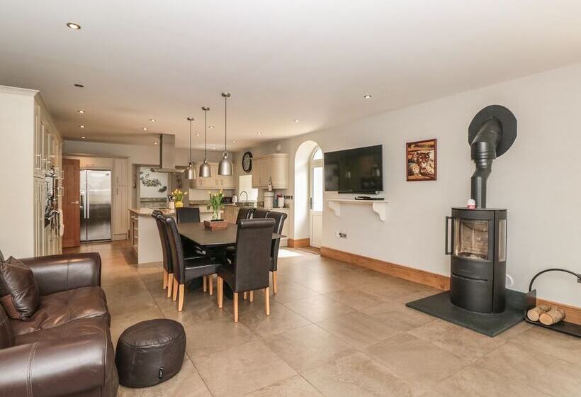 Lower Norton Farmhouse