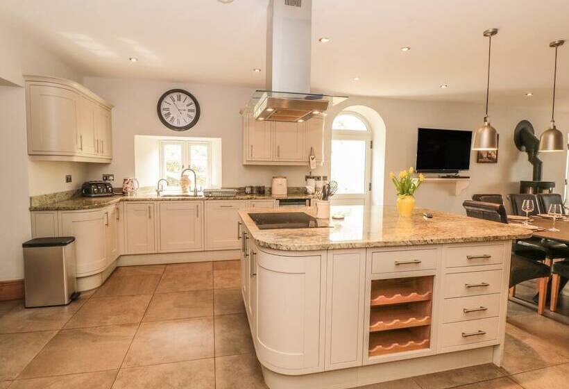 Lower Norton Farmhouse