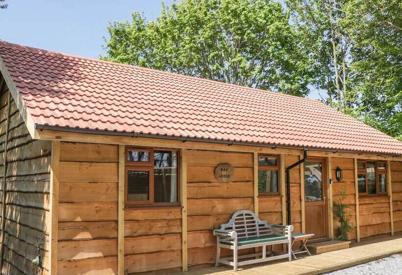 Oak Lodge