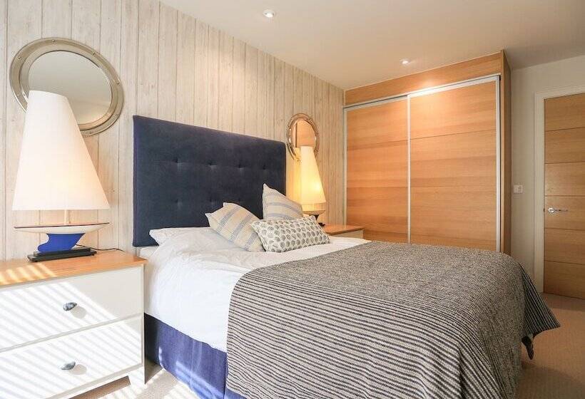 Quayside, Dart Marina