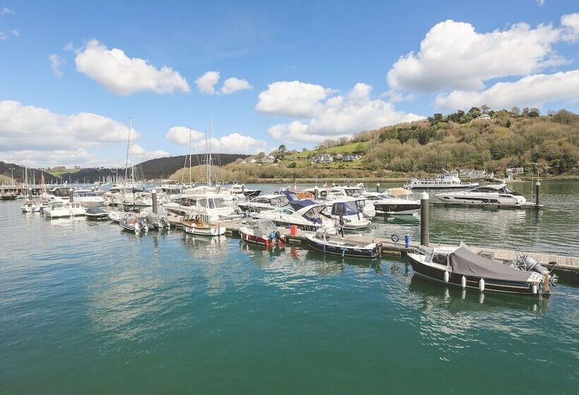 Quayside, Dart Marina