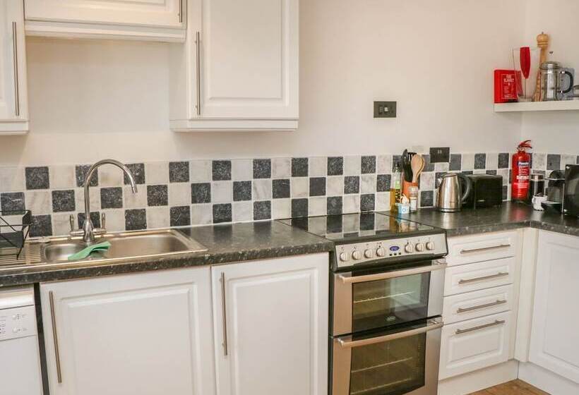 Sandcastles 15a Fore Street