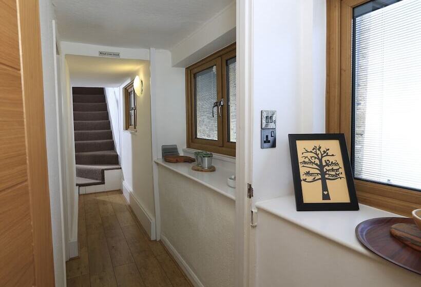 Sandcastles 15a Fore Street