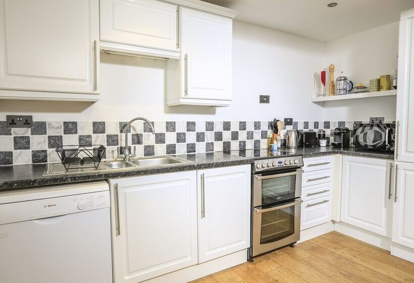 Sandcastles 15a Fore Street