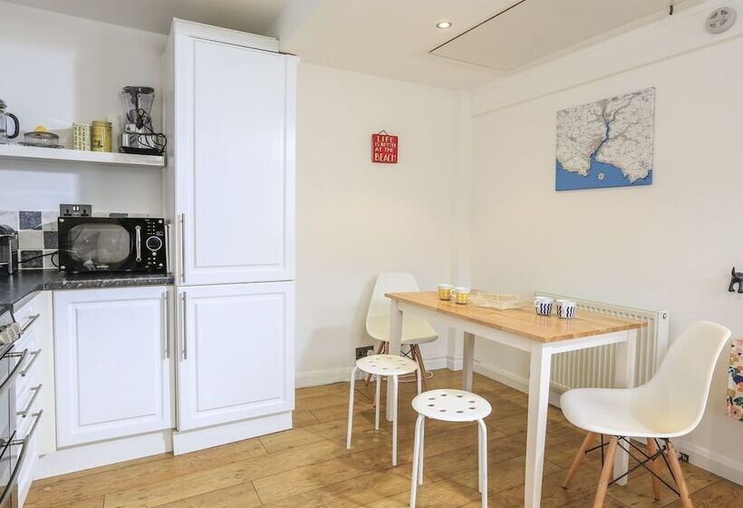 Sandcastles 15a Fore Street