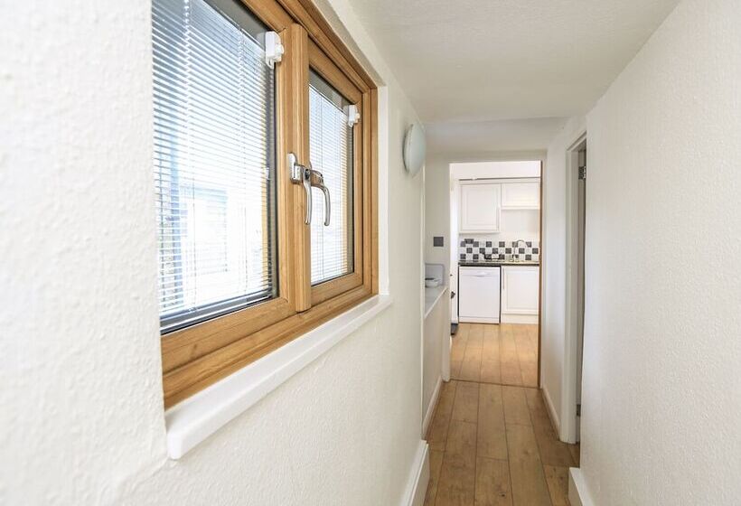 Sandcastles 15a Fore Street