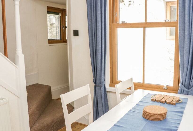 Sandcastles 15a Fore Street