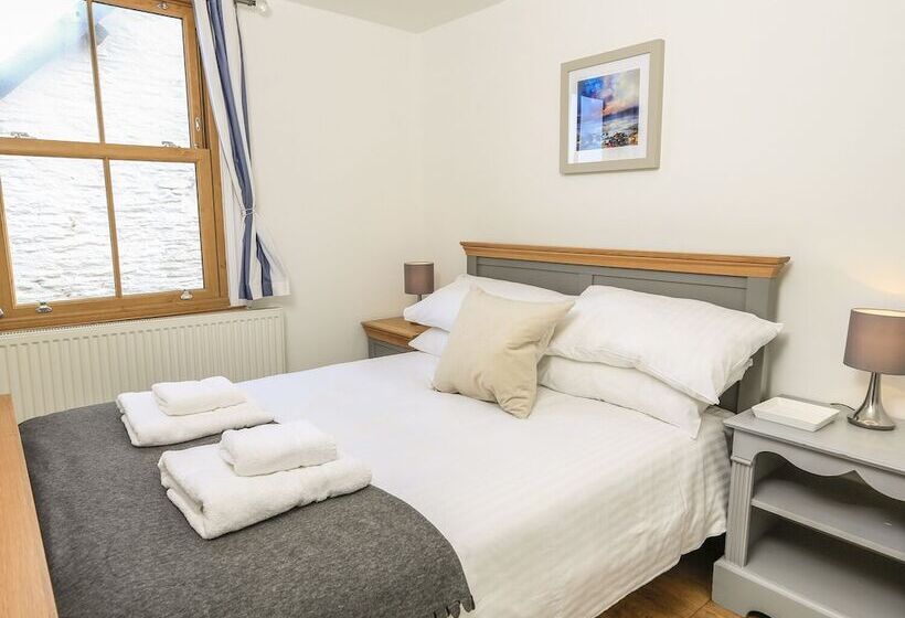 Sandcastles 15a Fore Street