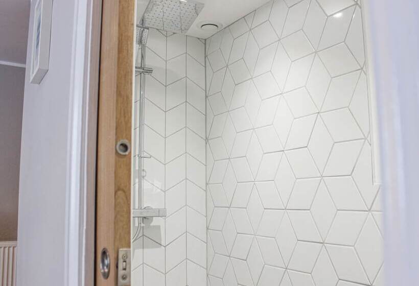 Sandcastles 15a Fore Street