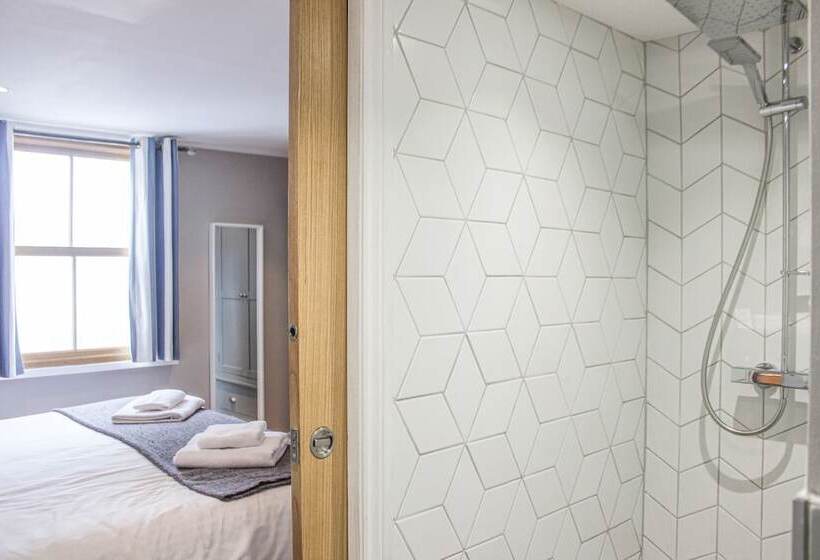 Sandcastles 15a Fore Street