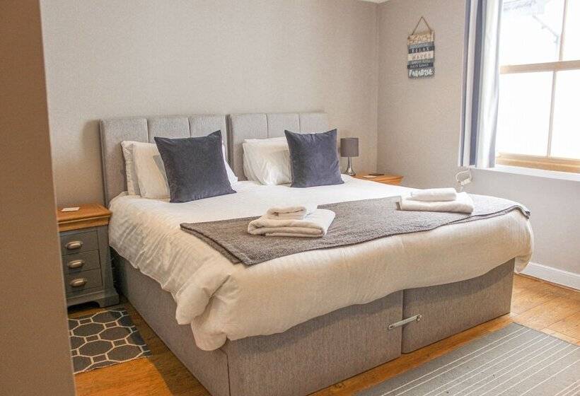 Sandcastles 15a Fore Street