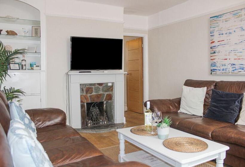 Sandcastles 15a Fore Street