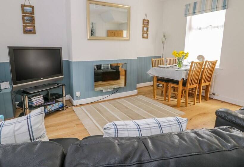 Sea Breakers Cottage