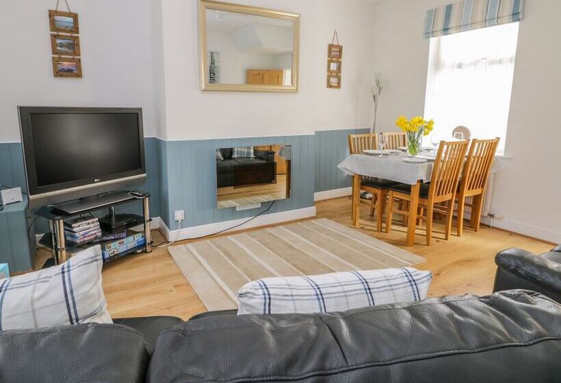 Sea Breakers Cottage