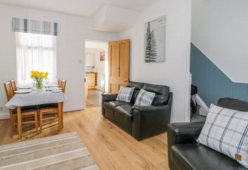 Sea Breakers Cottage