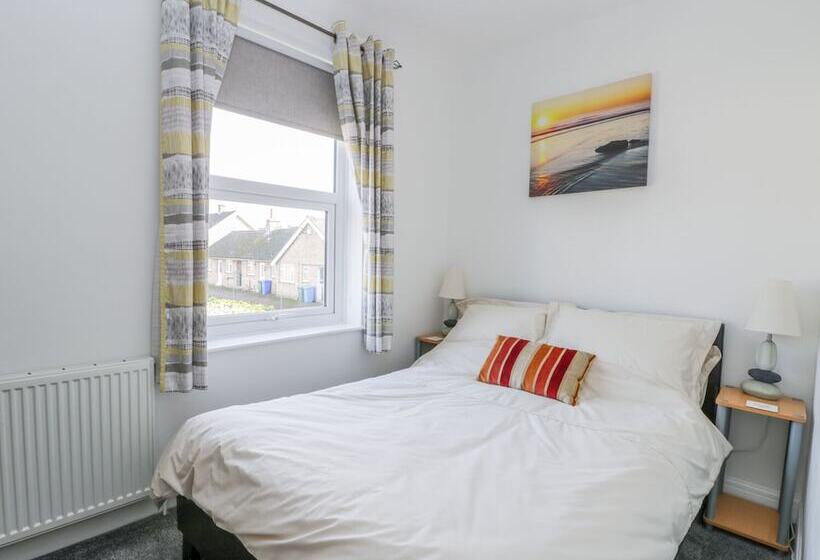 Sea Breakers Cottage