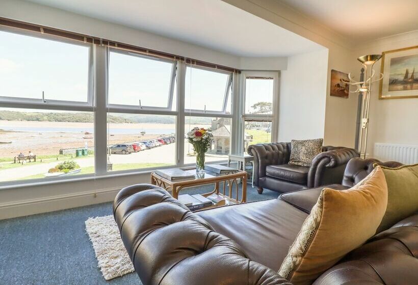 Sea View Apartment