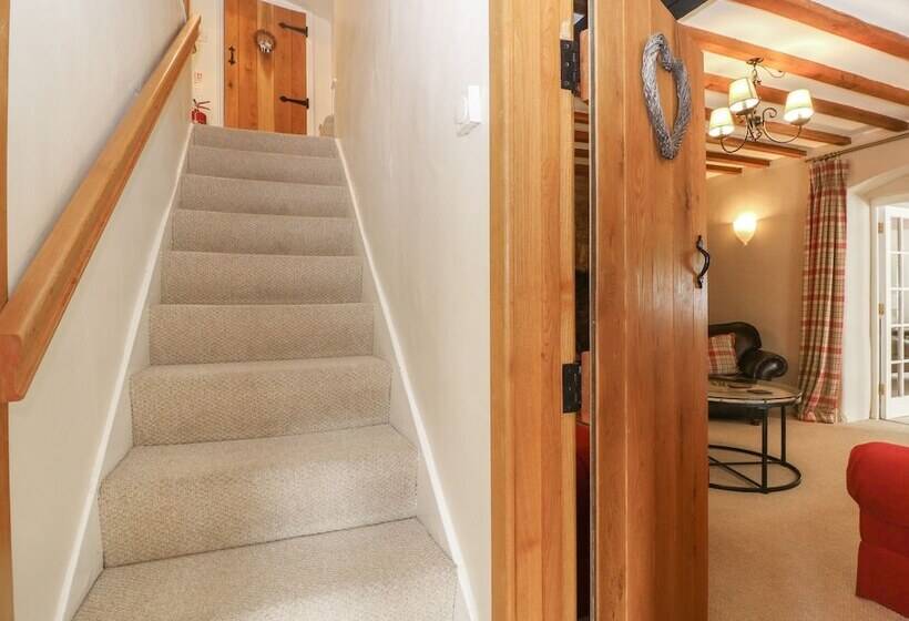 South Hill Farmhouse