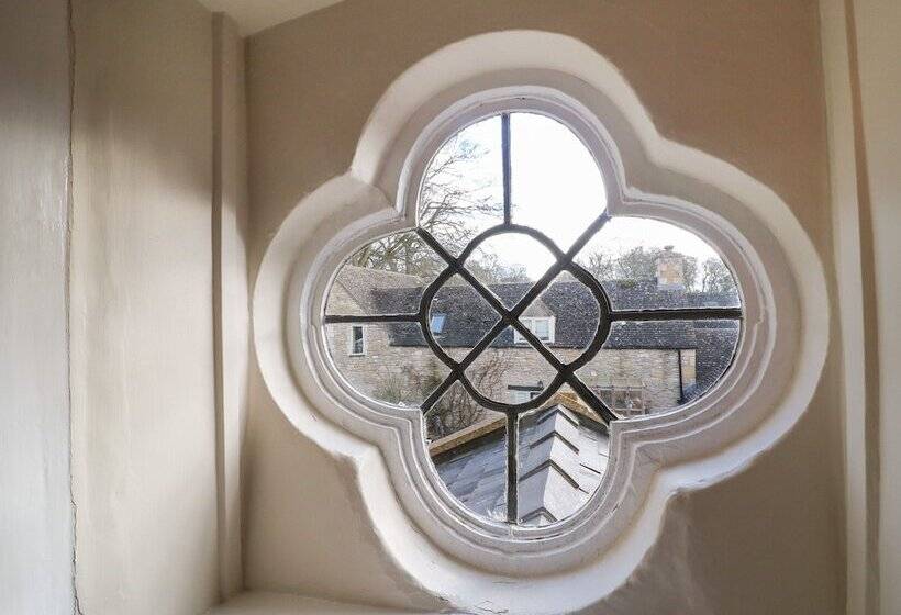 South Hill Farmhouse