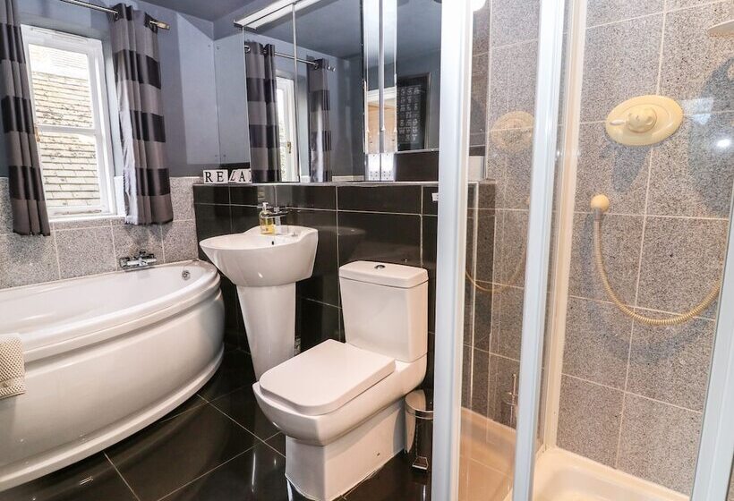 South Hill Farmhouse