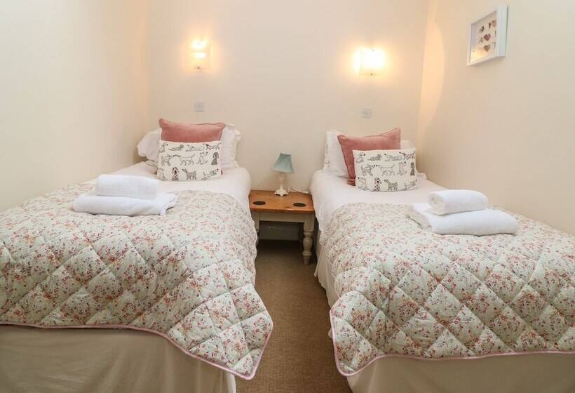 South Hill Farmhouse