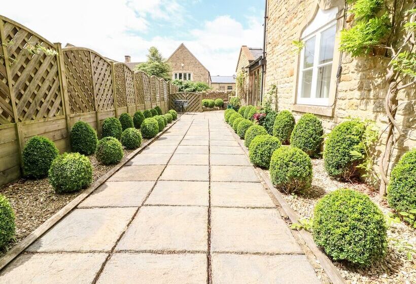 South Hill Farmhouse