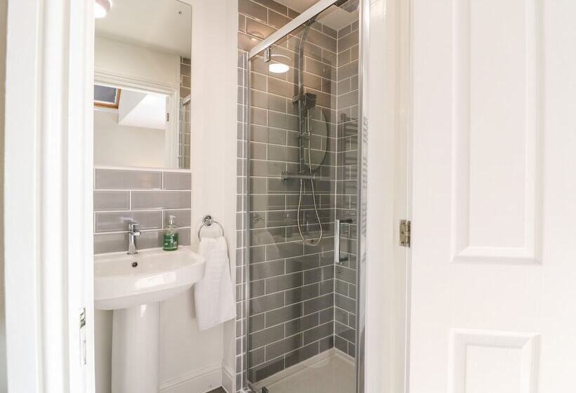 South Hill Farmhouse