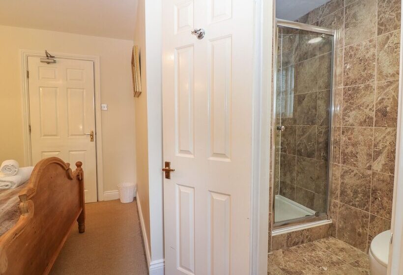 South Hill Farmhouse