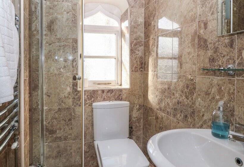 South Hill Farmhouse