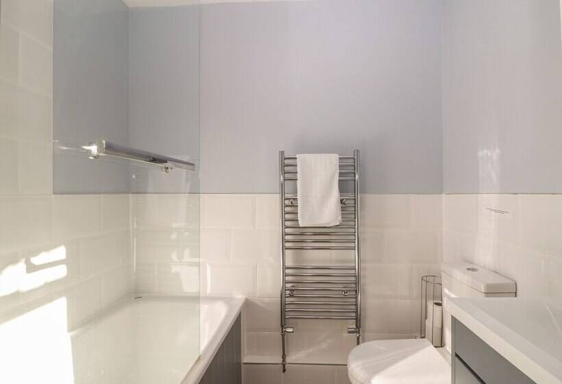 South Hill Farmhouse