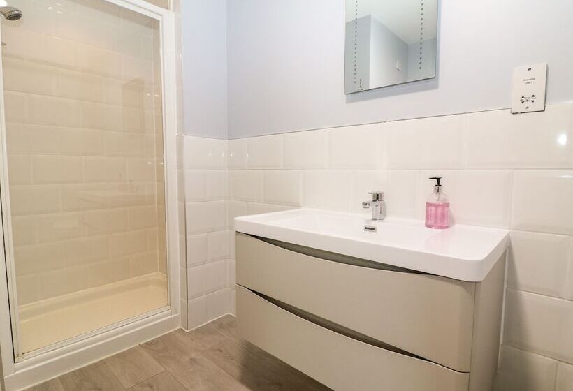 South Hill Farmhouse