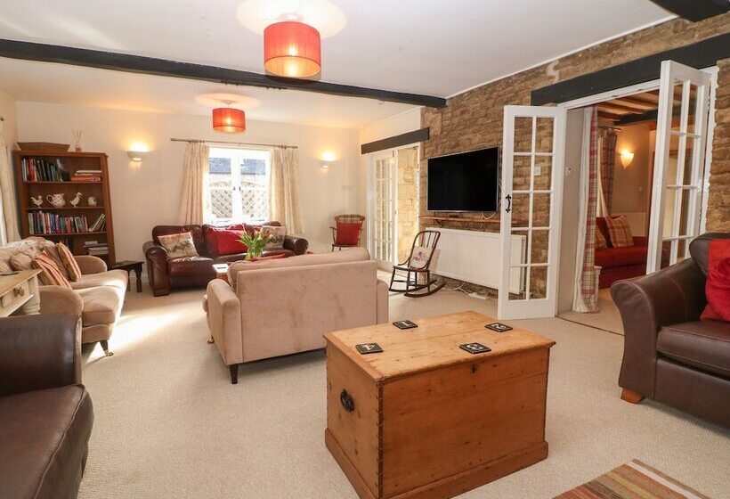 South Hill Farmhouse