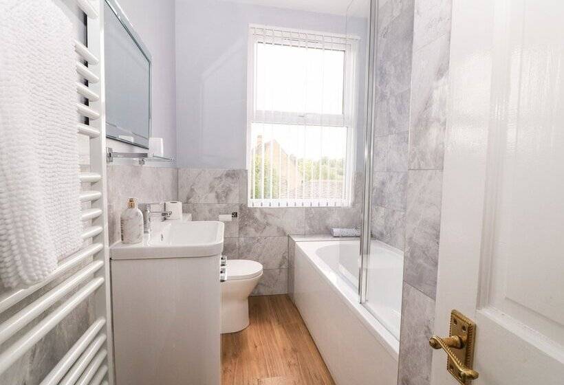 The Cottage At Broadway