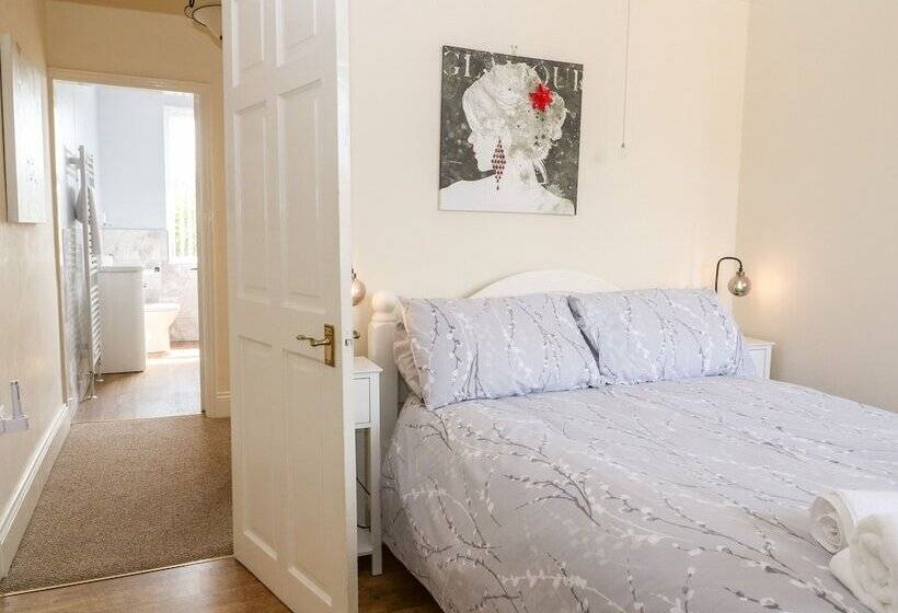 The Cottage At Broadway