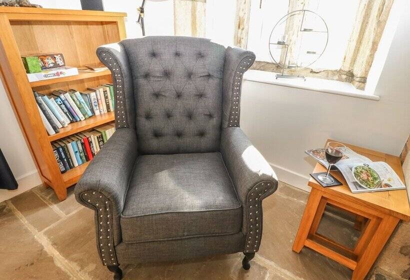 The Cottage, Beeston Hall