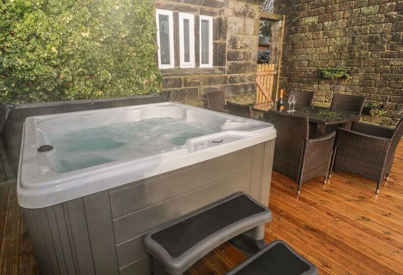 The Cottage, Beeston Hall