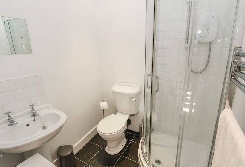 The Cottage, Beeston Hall